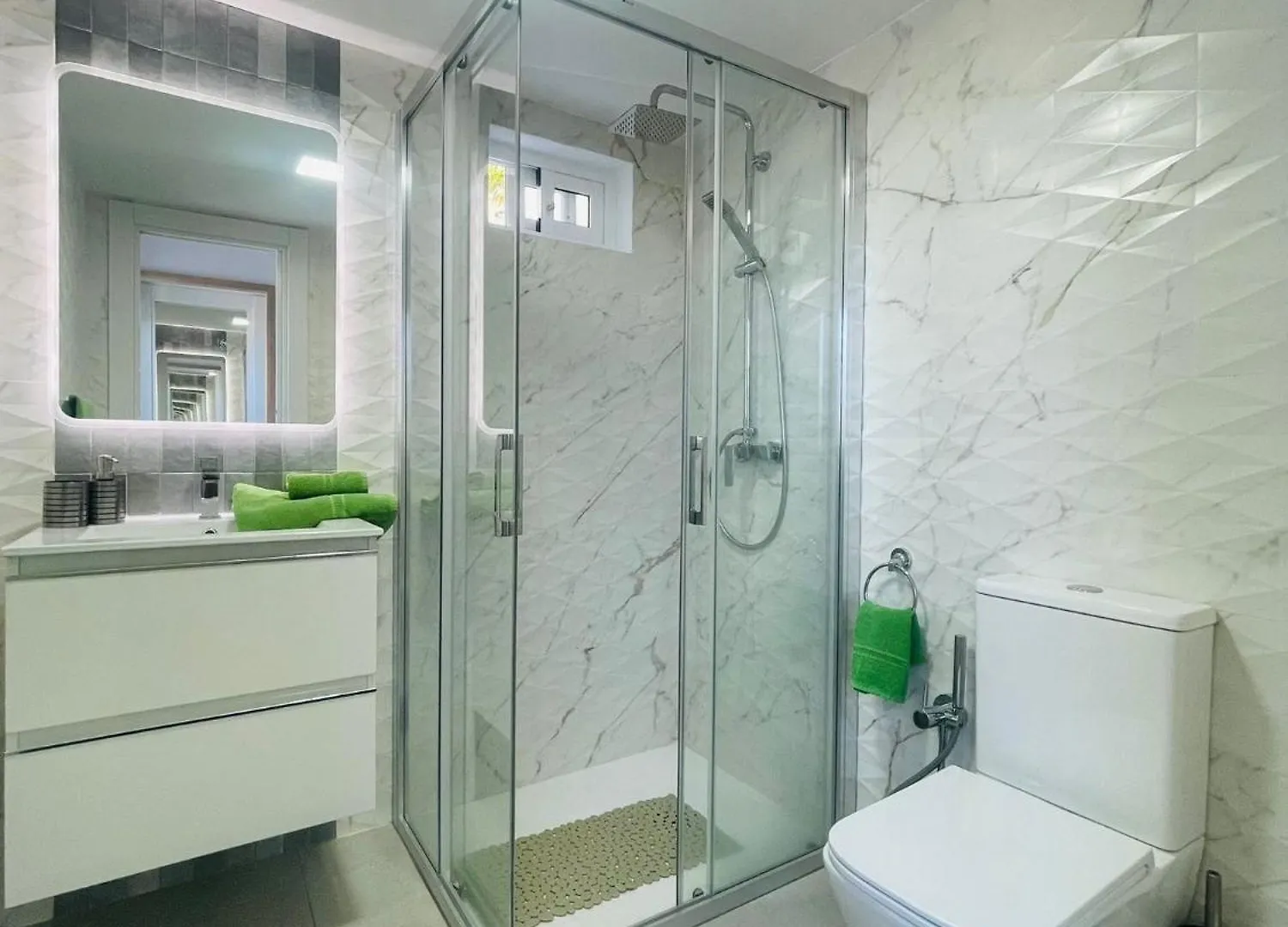La Dolce Vita Penthouse 2 Bedroom Apartment Arona